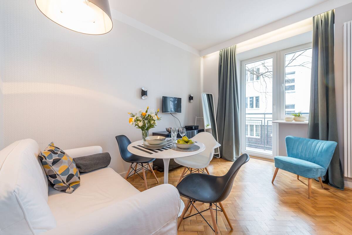 Economy Apartment | Iron/ironing board, WiFi (free), bed sheets