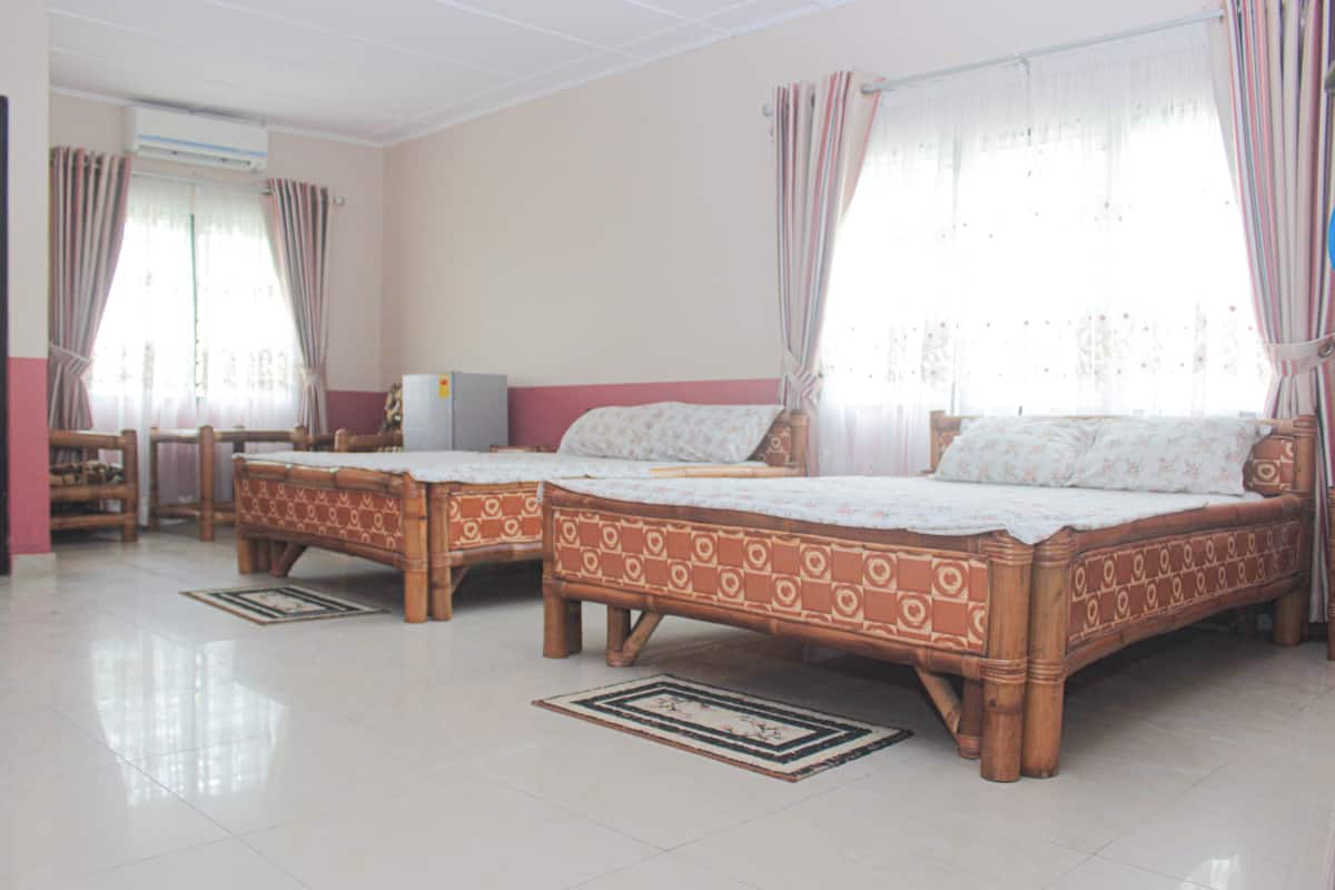 Family Room, Multiple Beds, Non Smoking, Refrigerator | Desk, laptop workspace, bed sheets