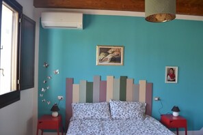 Doppelzimmer | Schreibtisch, kostenlose Babybetten, kostenloses WLAN, Bettwäsche