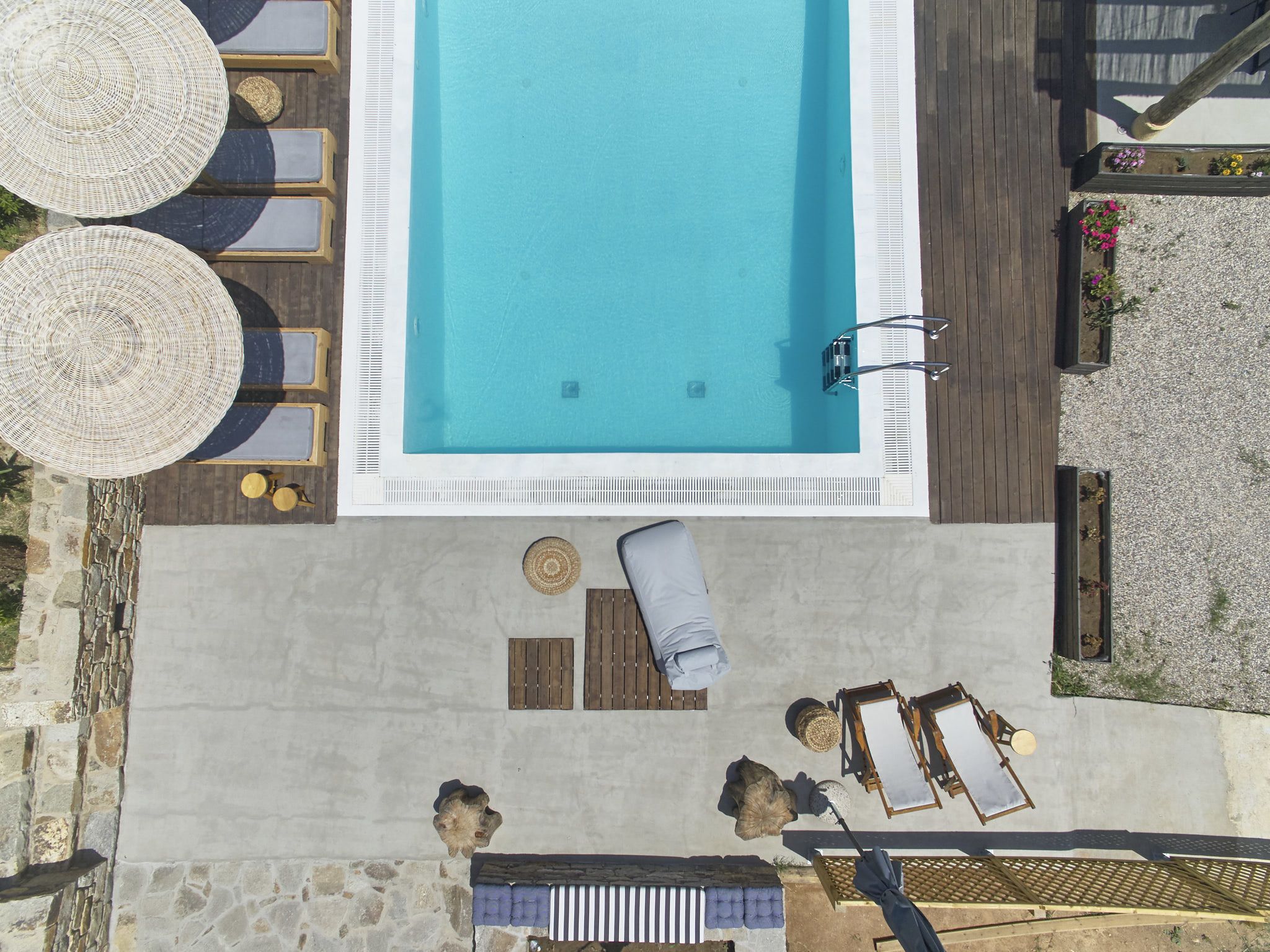 Außenpool, geöffnet von 10:00 Uhr bis 20:00 Uhr, Liegestühle