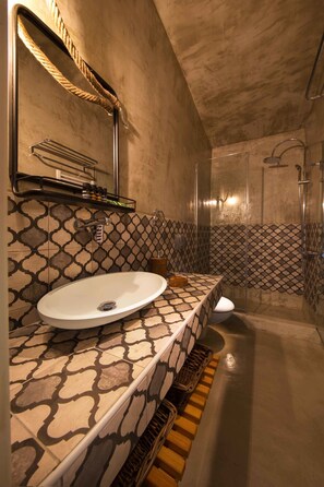 Deluxe Villa, 2 Bedrooms, Sea View | Bathroom