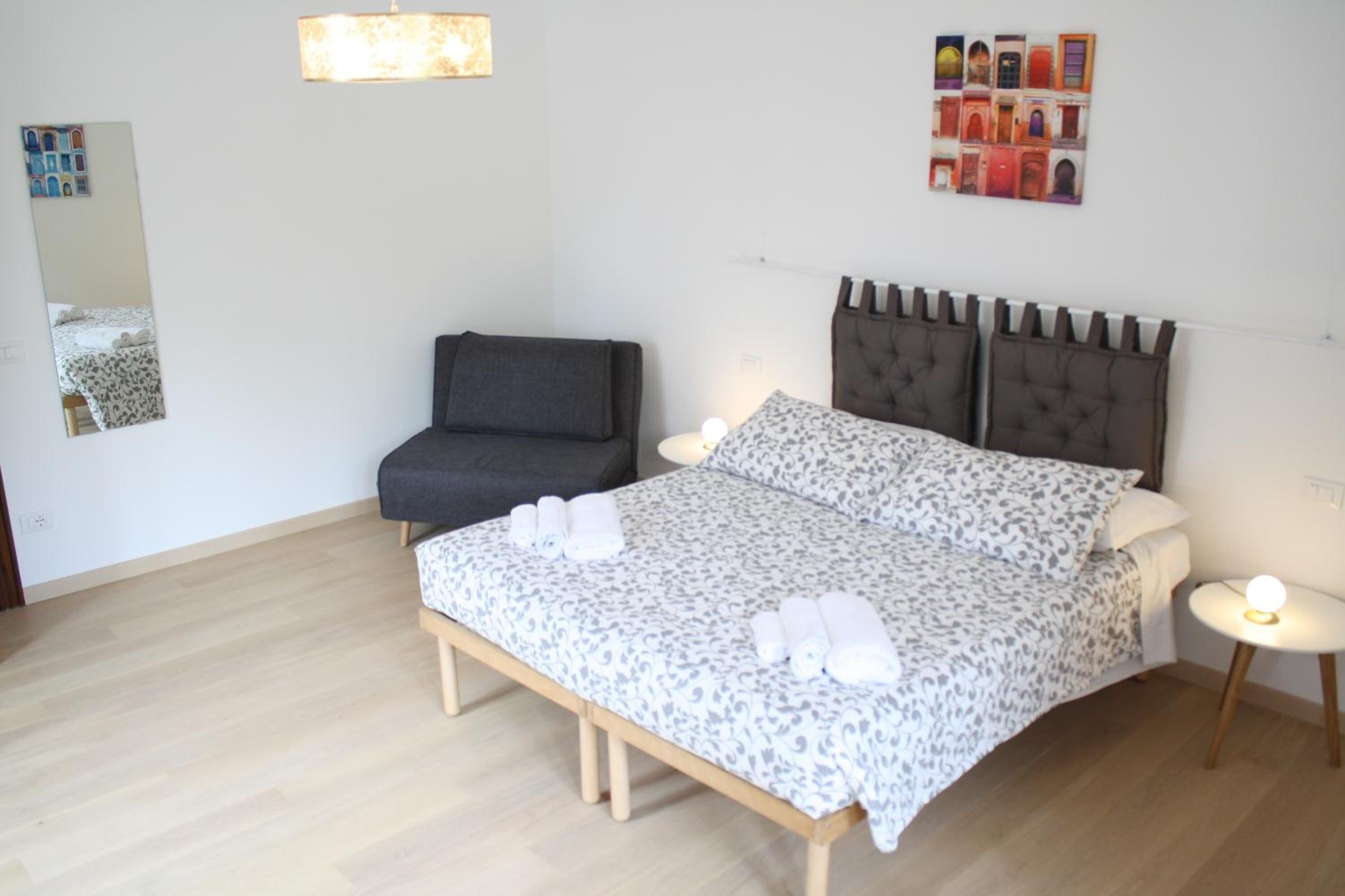 Desk, blackout drapes, free WiFi, bed sheets