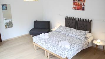 Desk, blackout drapes, free WiFi, bed sheets