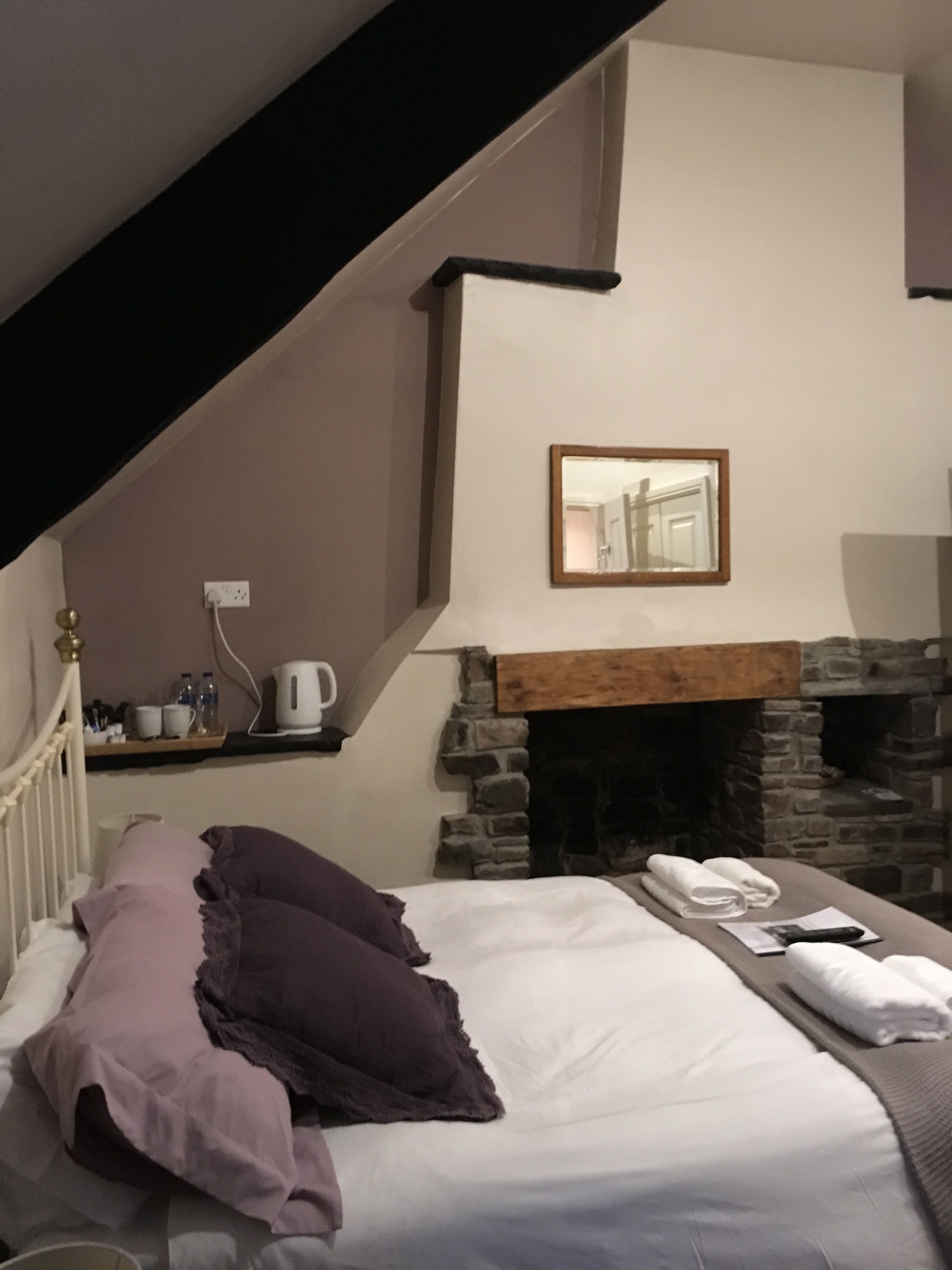 Standard Double Room, 1 Double Bed, Non Smoking | Iron/ironing board, bed sheets