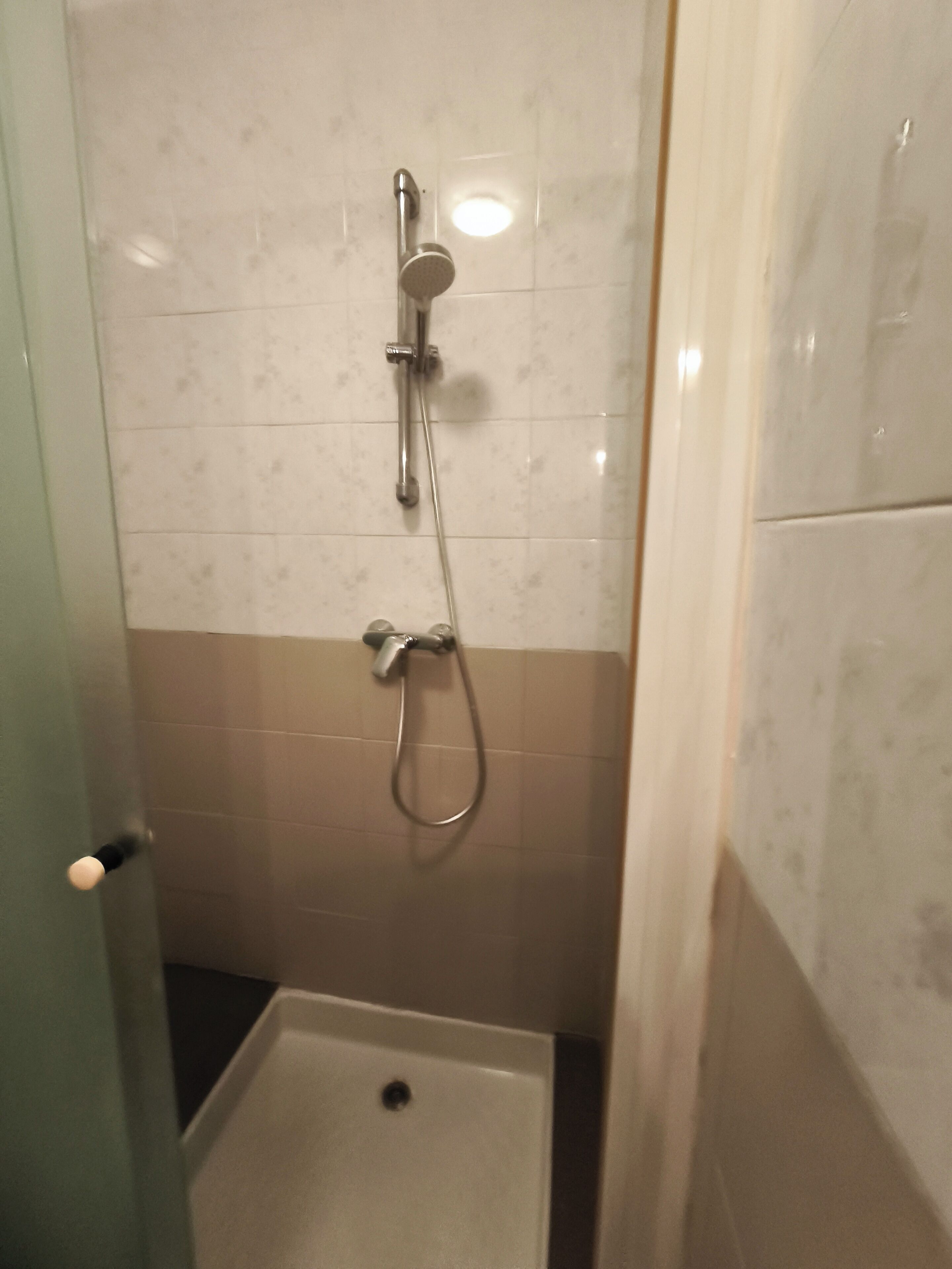 Double Room | Bathroom | Shower, free toiletries