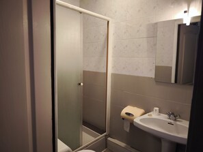 Dusche, kostenlose Toilettenartikel