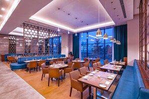 2 restaurants, breakfast served - Accom Hotels Sivas (Sivas)