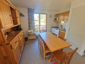 Dining - Bright 3-room apartment, high-speed wifi, 4-6 guests (Valfréjus)