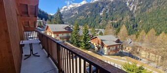 Large apartment for 10/12, 5 bedrooms, near slopes