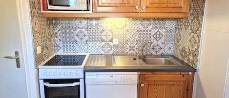 Fridge, microwave, oven, dishwasher