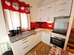 Køleskab, mikrobølgeovn, opvaskemaskine