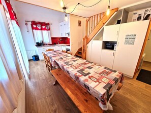 Fridge, microwave, dishwasher - Modern Duplex Apartment for 10-12, Near Slopes, Stunning Views - Valfréjus (Valfréjus)