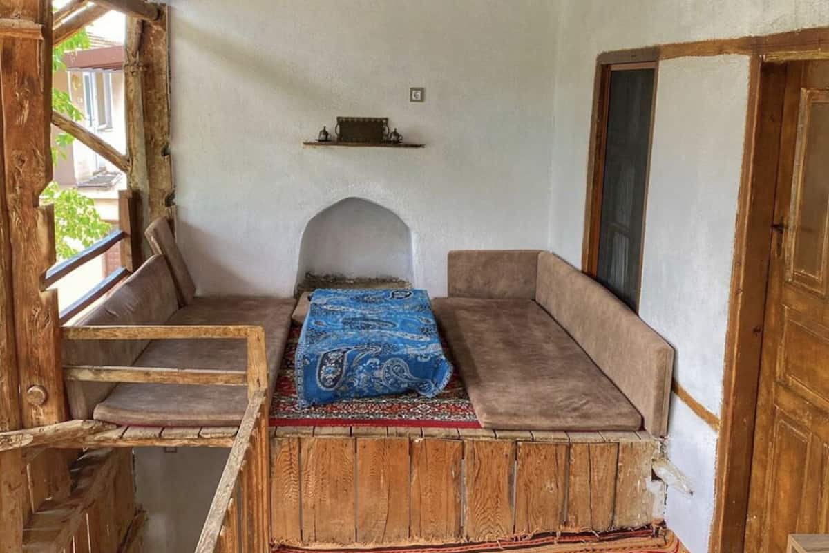 82-inch lcd tv with satellite channels, tv