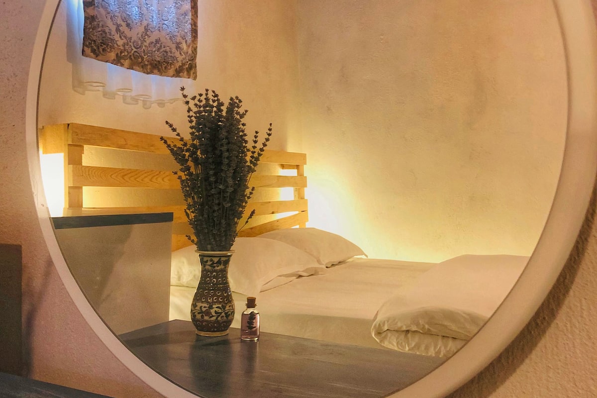 classic double room | 1 bedroom, individually decorated, desk, iron/ironing board