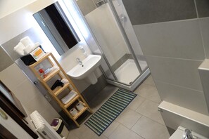 Shower, free toiletries, hair dryer, towels -  House of Trento - NO Reception (Trento)