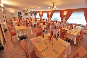 Breakfast and dinner served  - Hotel Vigo (San Giovanni di Fassa)