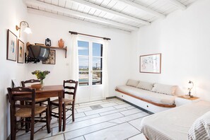 아파트, 바다 전망 (Sleeps 4) | 거실 공간 | 평면 TV