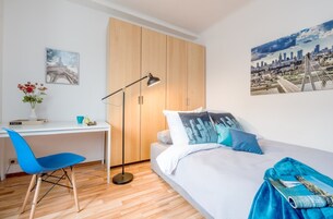 Sistema de insonorización, tabla de planchar con plancha y wifi gratis 