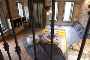 Deluxe Suite (Master Country Living) | Living area