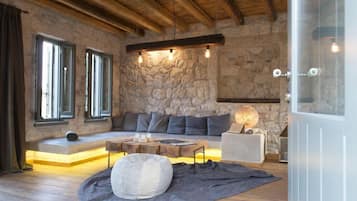 Deluxe Suite (Master Country Living) | Living area | Flat-screen TV