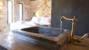 Deluxe Apartment, 1 Bedroom, Ground Floor | 1 bedroom, premium bedding, soundproofing, WiFi (free) - Opora Country Living (Nafplio)