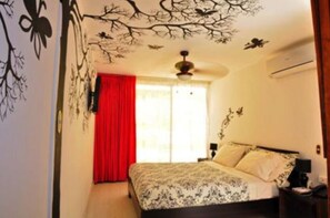 Quarto casal standard, várias camas, para não fumantes | Wi-Fi de cortesia, roupa de cama