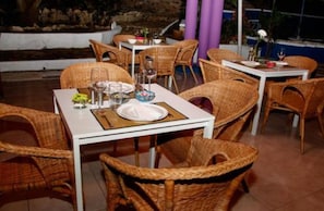 Café da manhã com pratos da culinária local grátis todos os dias