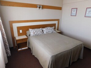 Coffres-forts dans les chambres, bureau, rideaux occultants