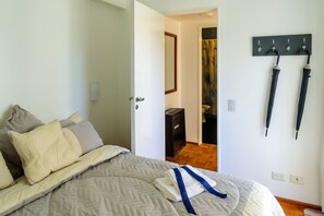 Verdunkelungsvorhänge, Bügeleisen/Bügelbrett, kostenloses WLAN