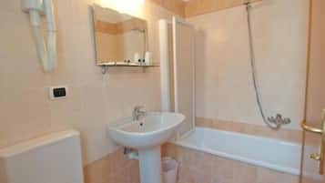 Doccia, bidet, asciugamani