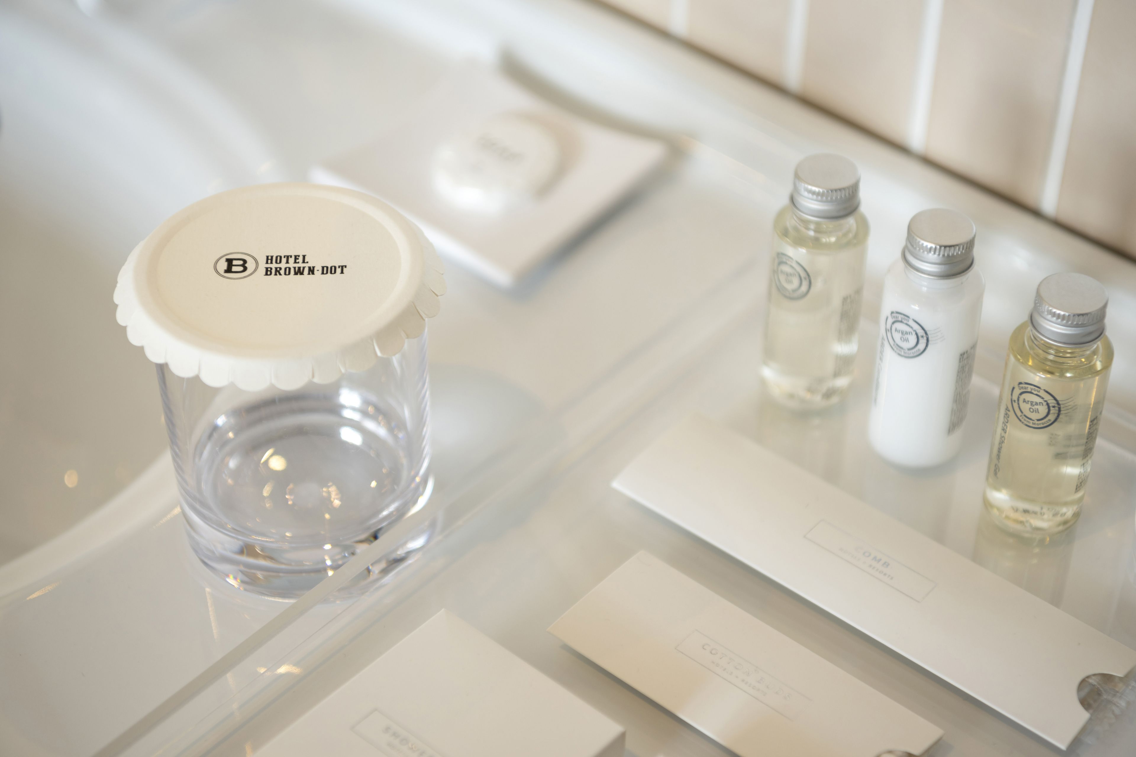 separate bathtub and shower, deep-soaking bathtub, rainfall showerhead