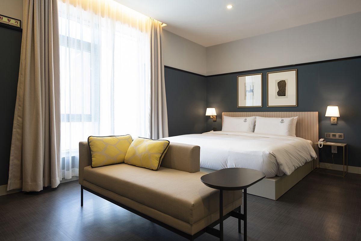 1 bedroom, egyptian cotton sheets, premium bedding, down duvets