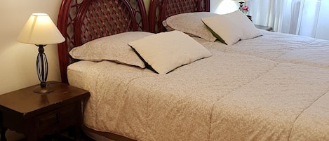 Twin Room | Individually decorated, individually furnished, desk, blackout curtains