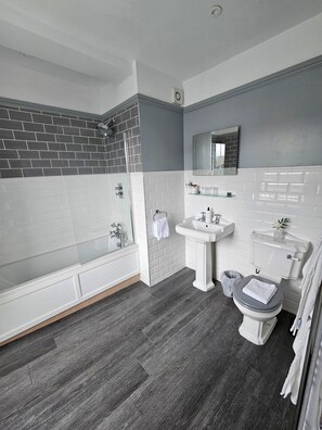 Super King Room | Bathroom