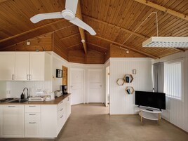 Sumarhús fyrir fjölskyldu - 2 svefnherbergi - reyklaust - einkabaðherbergi | Einkaeldhús | Barnastóll