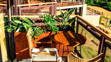 Deluxe Double Room, 1 Queen Bed, Non Smoking | Terrace/patio