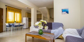 Villa, 3 chambres | Coin séjour | Télévision à écran plat