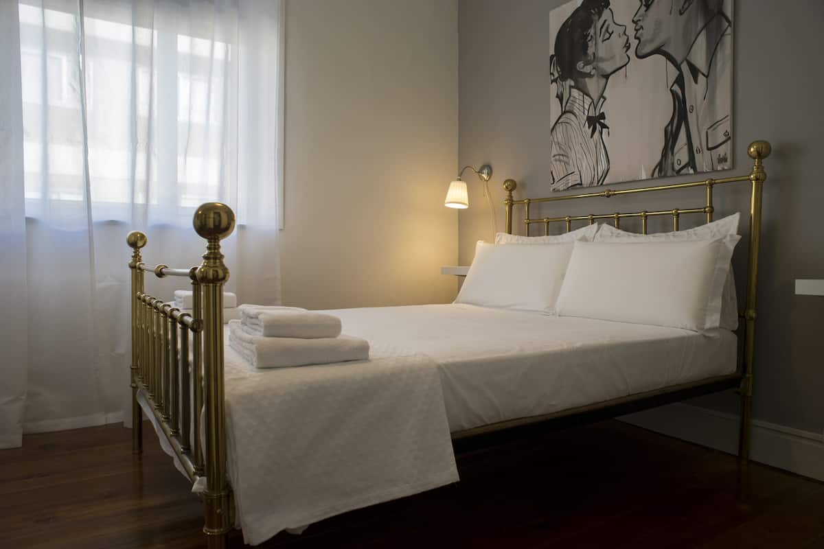 Apartemen Kota, 3 kamar tidur, balkon | Tirai kedap cahaya, setrika/meja setrika, Wi-Fi gratis, dan seprai linen