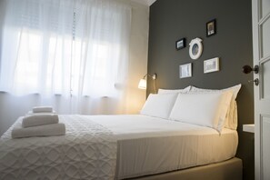 Cortinas blackout, tabla de planchar con plancha y wifi gratis 