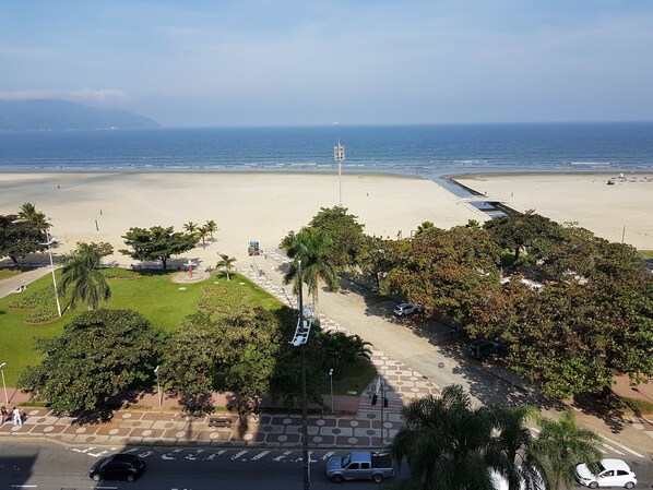 Playa en los alrededores y 6 bares en la playa