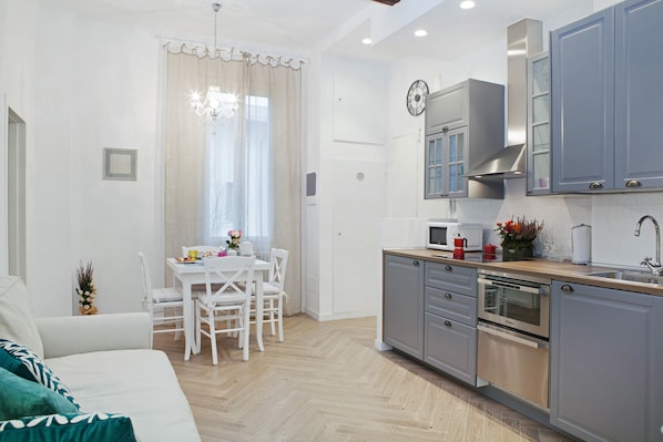Apartment, 2 Bedrooms | Private kitchen