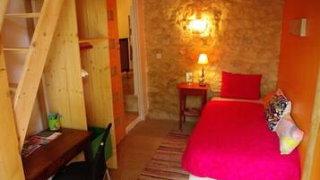 Triple Room, Multiple Beds, Non Smoking | Individually decorated, individually furnished, soundproofing