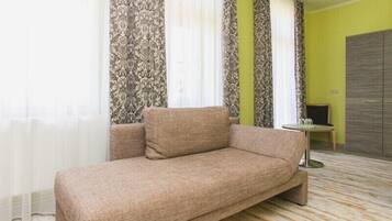 Kamar Double, 1 Tempat Tidur Double dengan tempat tidur Sofa | Area keluarga | TV layar datar