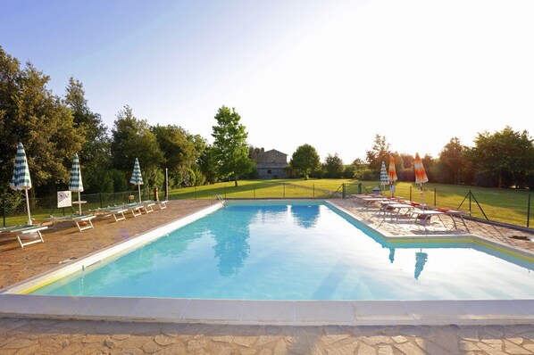 Seasonal outdoor pool - Agriturismo Buriano (Lubriano)