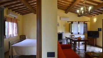 Apartment, 1 Bedroom | Premium bedding, desk, iron/ironing board, free cribs/infant beds