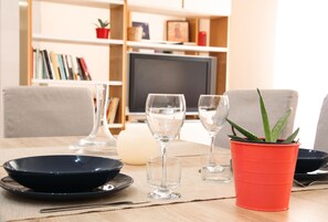 Appartement, 1 chambre | Restauration dans la chambre