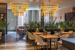 Daily continental breakfast for a fee - Radisson Hotel & Apartments Gdansk (Gdansk)