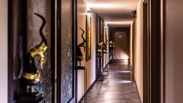 Couples treatment rooms, body treatments, hot stone massages