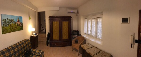 Studio | Living area