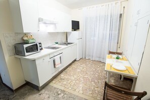 Apartment, 1 Bedroom | Private kitchen | Full-sized fridge, microwave, oven, stovetop - Studio Hosts 2 Via San Gervasio Flat in Bo (Bologna)